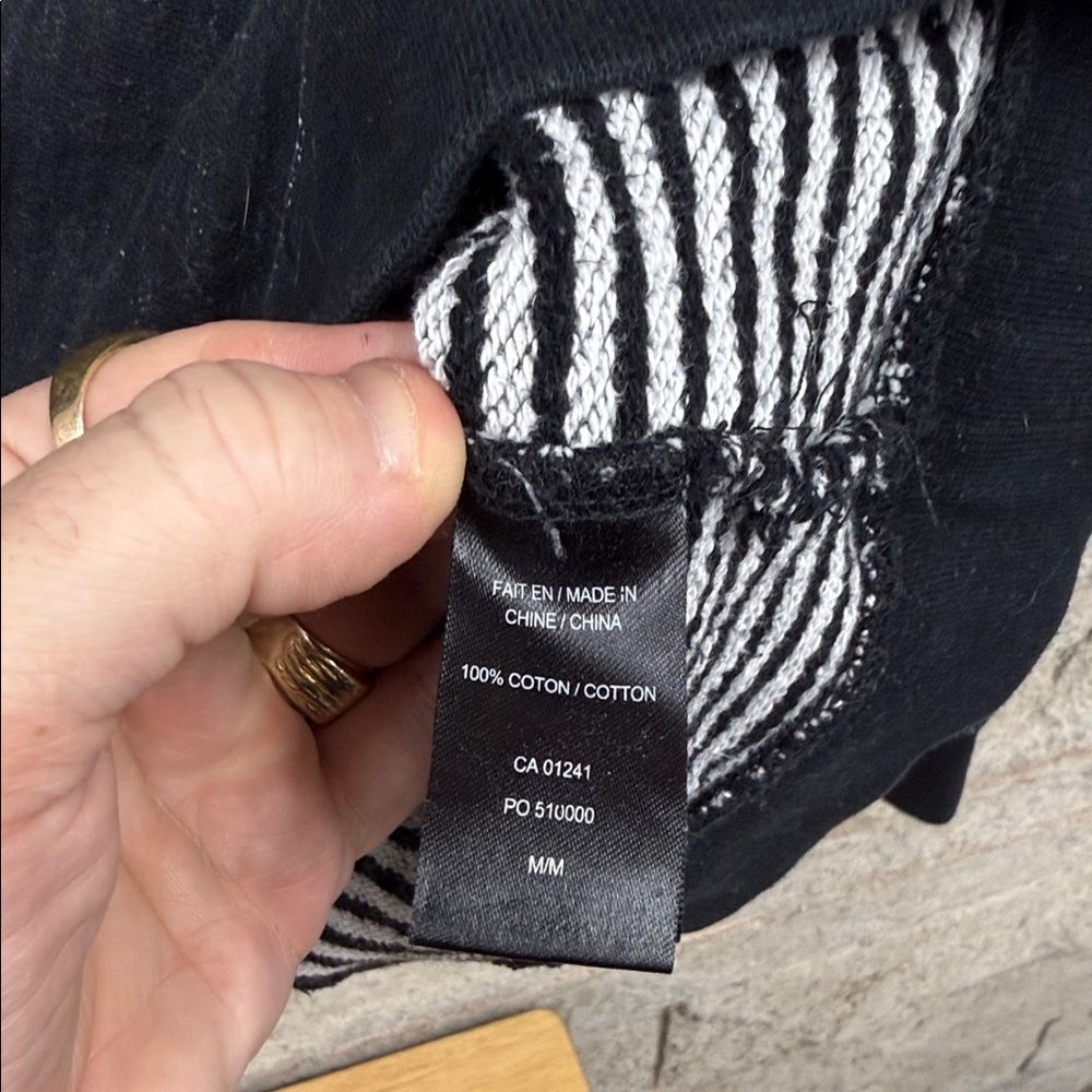 Simons Le 31 Black Textured Crewneck Sweater - Picture 5 of 6